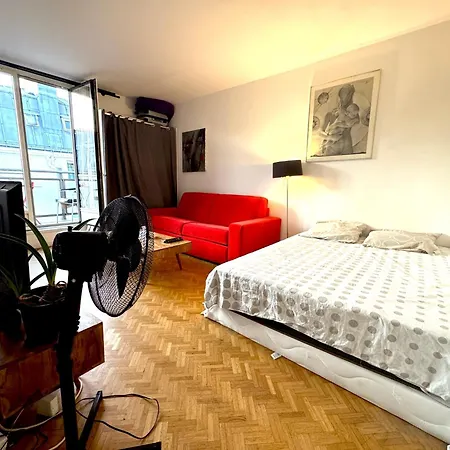 Beau Avec Vue Sur La Tour Eiffel Homestay